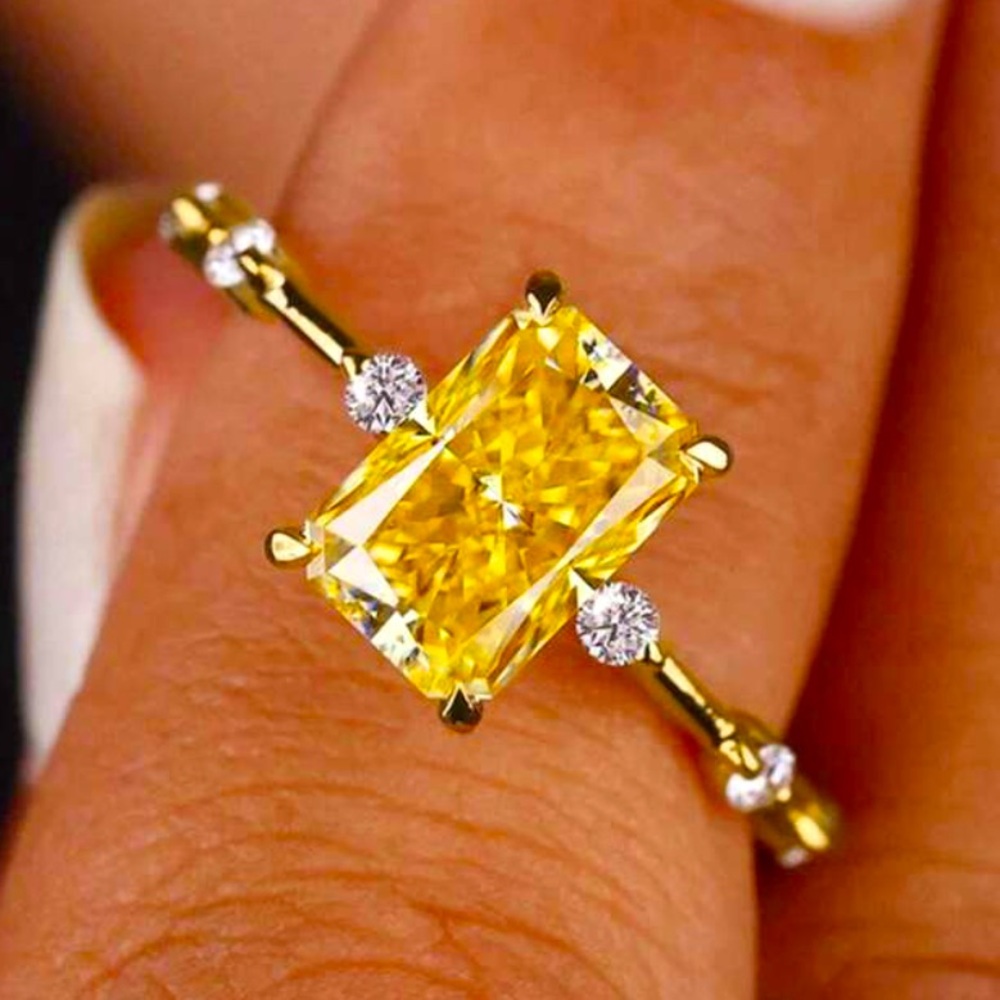 18 Karat Yellow Cubic Zirconia Ring